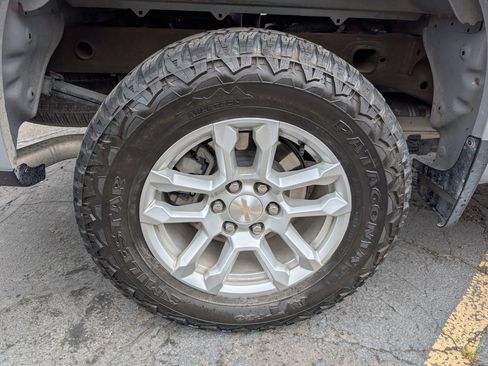 Used 2024 Chevrolet Silverado 1500 LT AWD/4WD image 11
