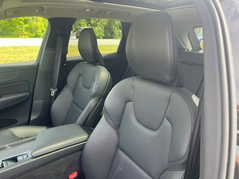 Used 2025 Volvo XC60 B5 Core AWD/4WD image 8