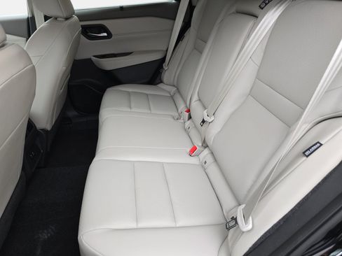 Used 2023 Nissan Rogue SV w/ SV Premium B Package FWD image 11
