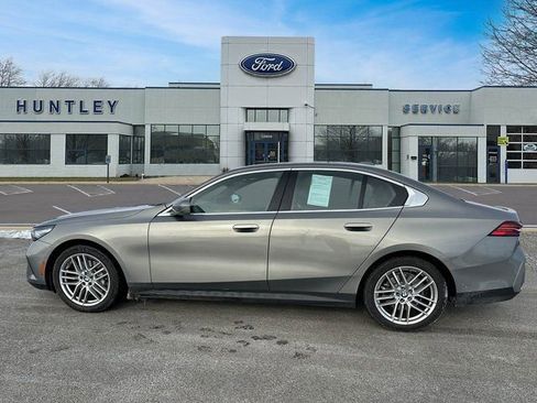 Used 2024 BMW 530i xDrive image 7