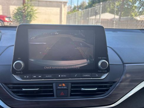 Used 2025 Nissan Altima 2.5 SV FWD image 21