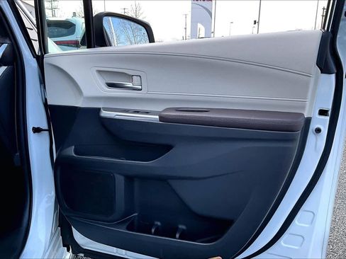 Used 2022 Toyota Sienna Platinum image 23