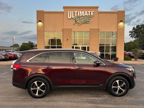 Used 2017 Kia Sorento EX image 1