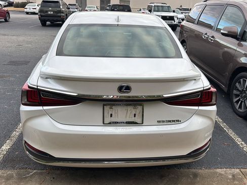Used 2022 Lexus ES 300h w/ Premium Package image 7