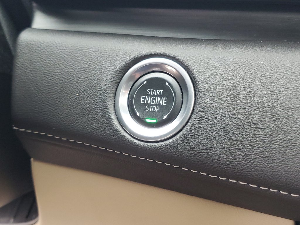 Used 2024 Cadillac Escalade Premium Luxury AWD/4WD image 21
