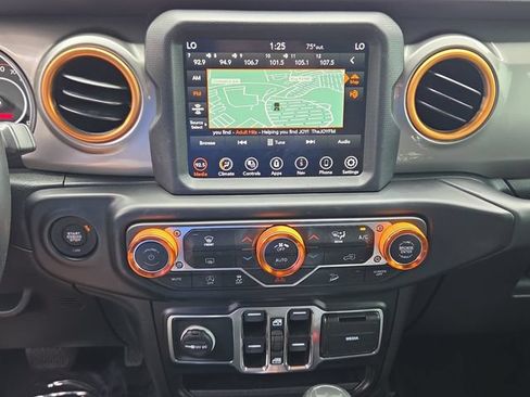 Used 2020 Jeep Wrangler Unlimited Sahara AWD/4WD image 21