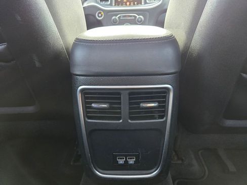 Used 2016 Dodge Charger SXT image 35