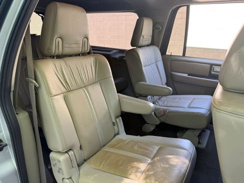 Used 2017 Lincoln Navigator L Select image 30