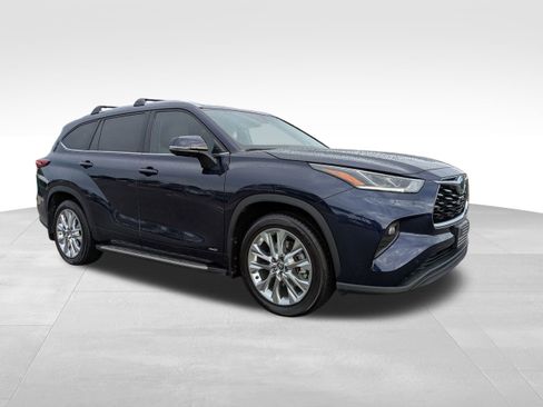 Used 2023 Toyota Highlander Limited image 1