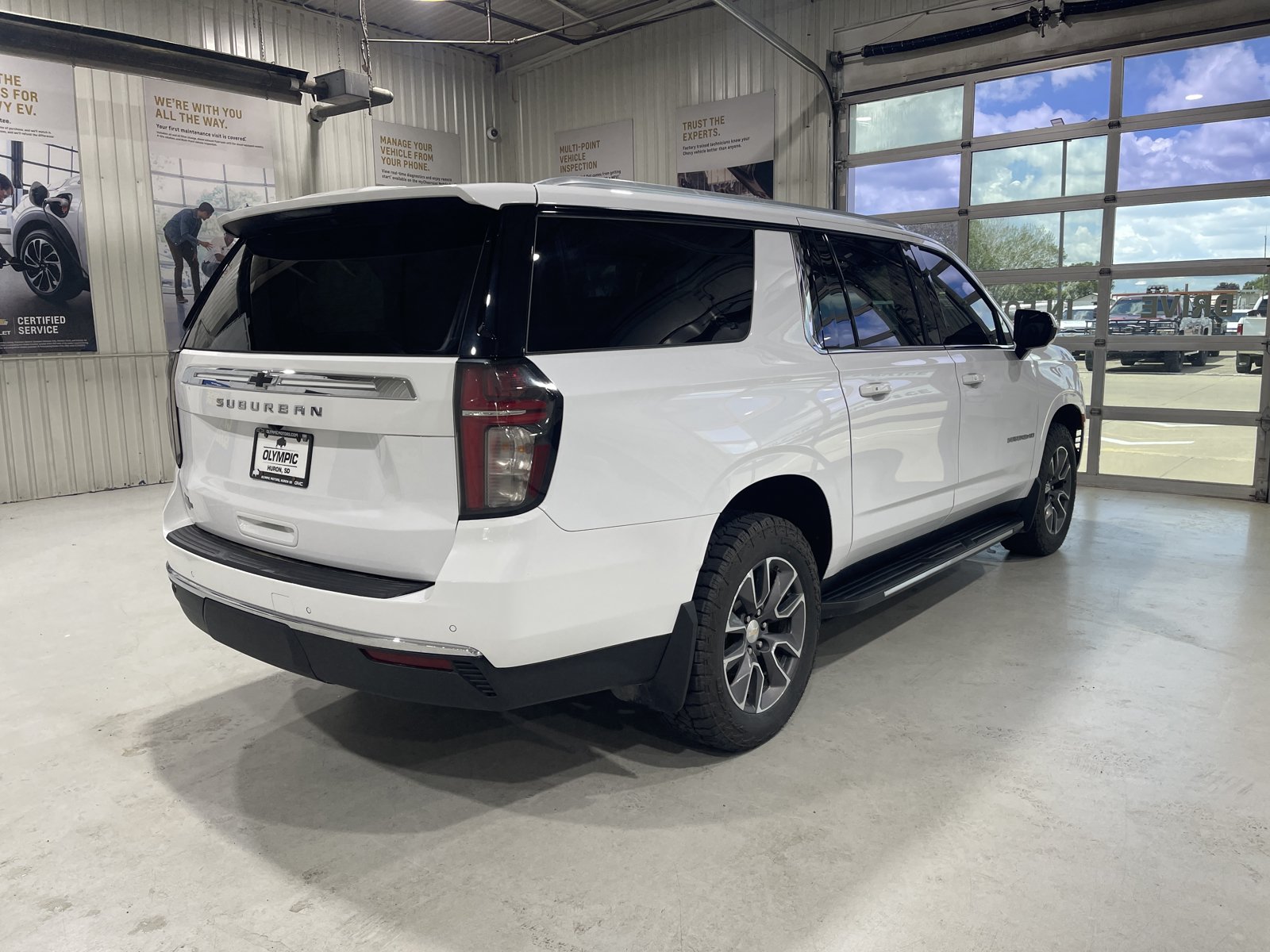 Used 2023 Chevrolet Suburban LS AWD/4WD image 7