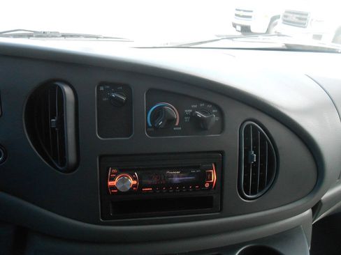 Used 2006 Ford E-250 and Econoline 250 Extended RWD image 11