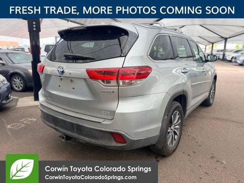 Used 2017 Toyota Highlander XLE AWD/4WD image 7