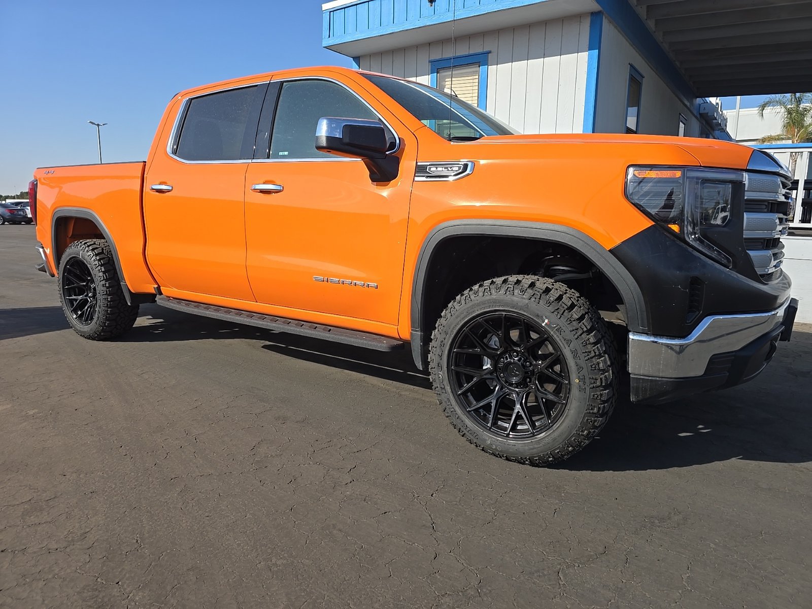 Used 2023 GMC Sierra 1500 SLE AWD/4WD image 1