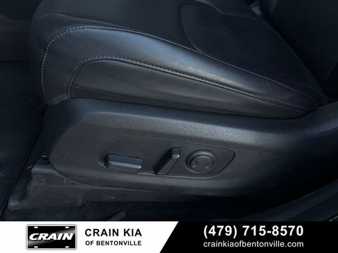 Used 2024 Kia Carnival LX FWD image 11