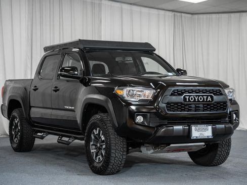 Used 2017 Toyota Tacoma TRD Off-Road w/ Tow Package (A/T) image 1