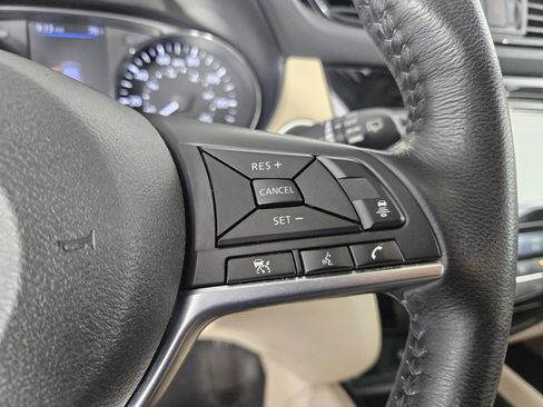 Used 2018 Nissan Rogue SL w/ Premium Package AWD/4WD image 24