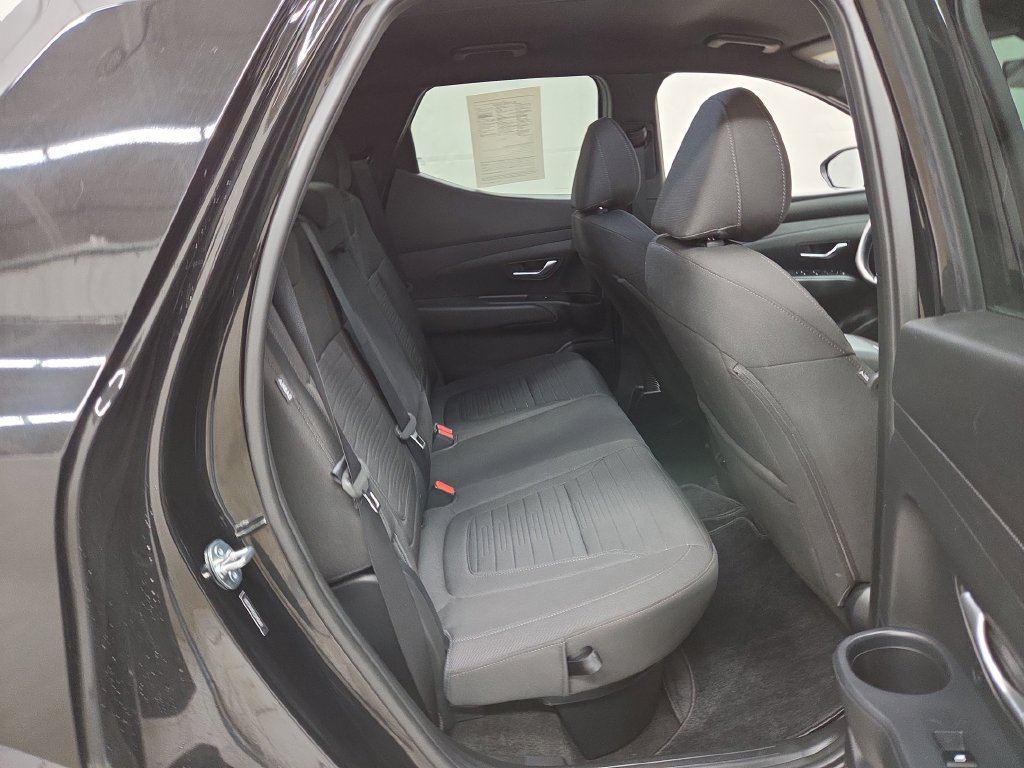 Used 2025 Hyundai Santa Cruz SE AWD/4WD image 9