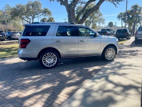 Used 2024 Ford Expedition Limited AWD/4WD image 7