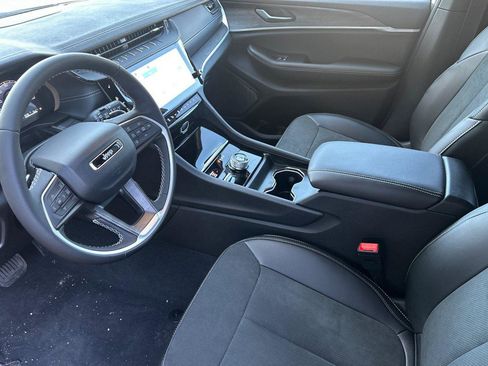 New 2026 Jeep Grand Cherokee Altitude image 7