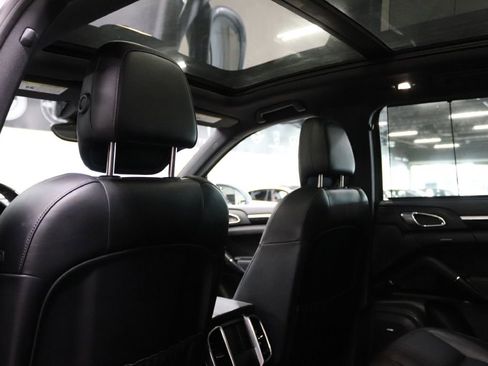 Used 2017 Porsche Cayenne S Platinum image 16