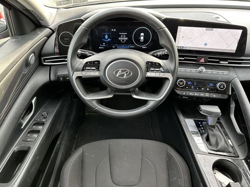 Used 2023 Hyundai Elantra SEL w/ Convenience Package image 12