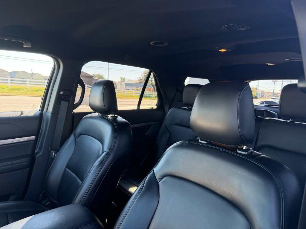 Used 2019 Ford Explorer XLT w/ Equipment Group 202A AWD/4WD image 10