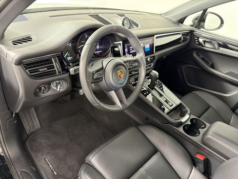 Certified 2026 Porsche Macan AWD/4WD image 4