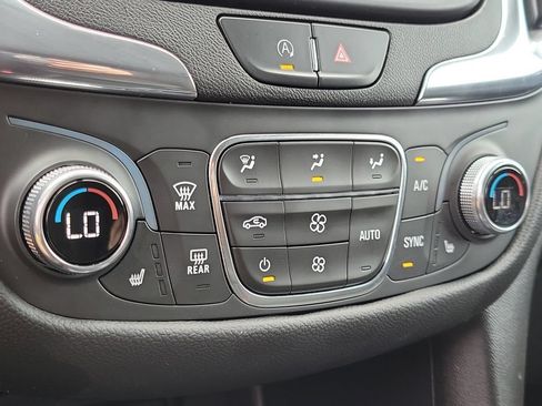 Used 2023 Chevrolet Equinox LT AWD/4WD image 28