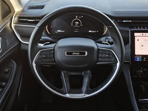 Used 2022 Jeep Grand Cherokee Limited image 14