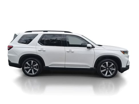 Used 2025 Honda Pilot Touring image 9