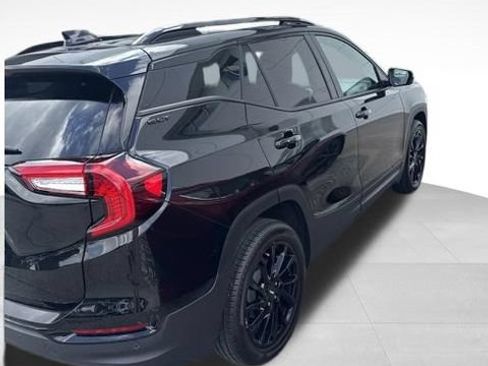 Used 2023 GMC Terrain SLT w/ Tech Package FWD image 3