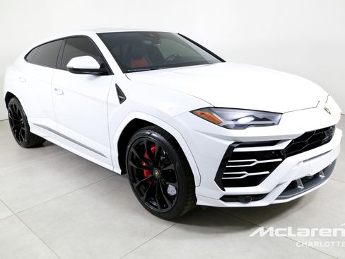 Used 2022 Lamborghini Urus image 3