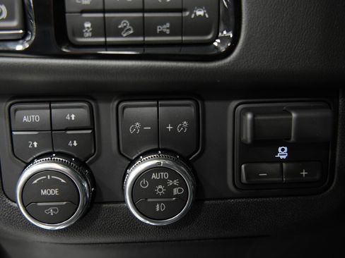 New 2026 GMC Yukon XL AT4 w/ AT4 Premium Plus Package AWD/4WD image 36