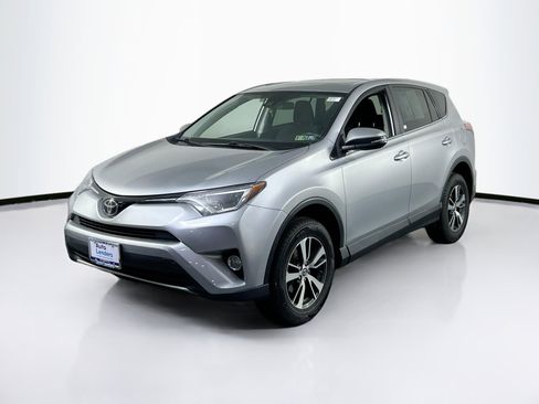 Used 2018 Toyota RAV4 XLE image 1