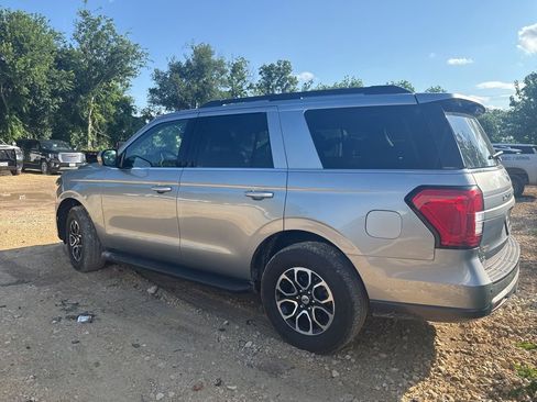 Used 2024 Ford Expedition XLT AWD/4WD image 2