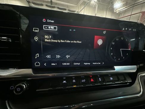 Used 2024 GMC Sierra 1500 SLT image 13