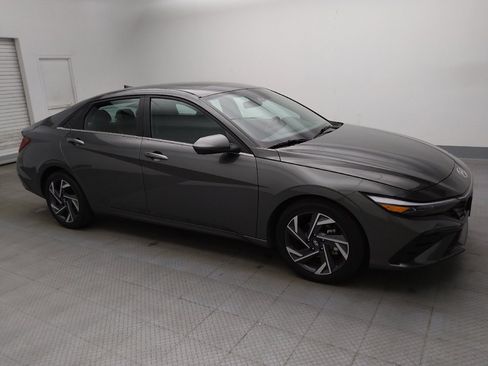 Used 2025 Hyundai Elantra SEL FWD image 11