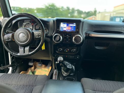 Used 2012 Jeep Wrangler Unlimited Rubicon w/ Connectivity Group AWD/4WD image 15