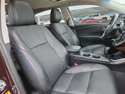 Used 2013 Toyota Avalon Limited FWD image 18
