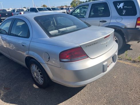 Used 2005 Chrysler Sebring Touring image 9