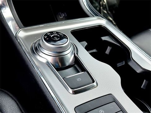 Used 2024 Ford Edge Titanium image 17