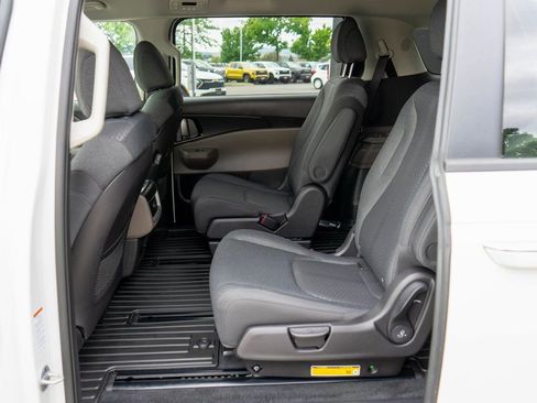 New 2026 Kia Carnival LX FWD image 13