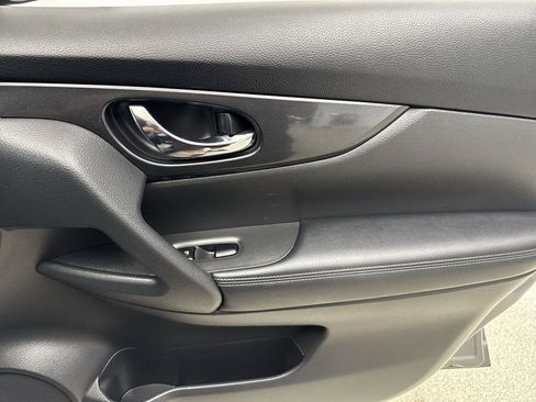 Used 2019 Nissan Rogue SV image 21