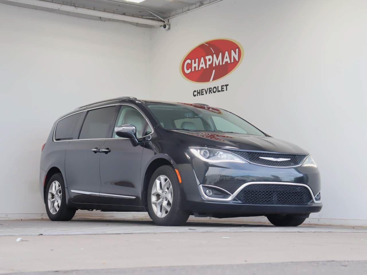 Used 2020 Chrysler Pacifica Limited FWD image 1