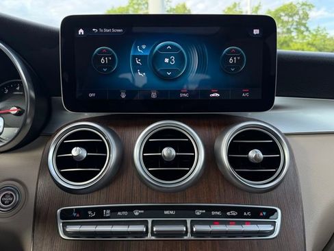 Used 2020 Mercedes-Benz GLC 300 4MATIC image 23