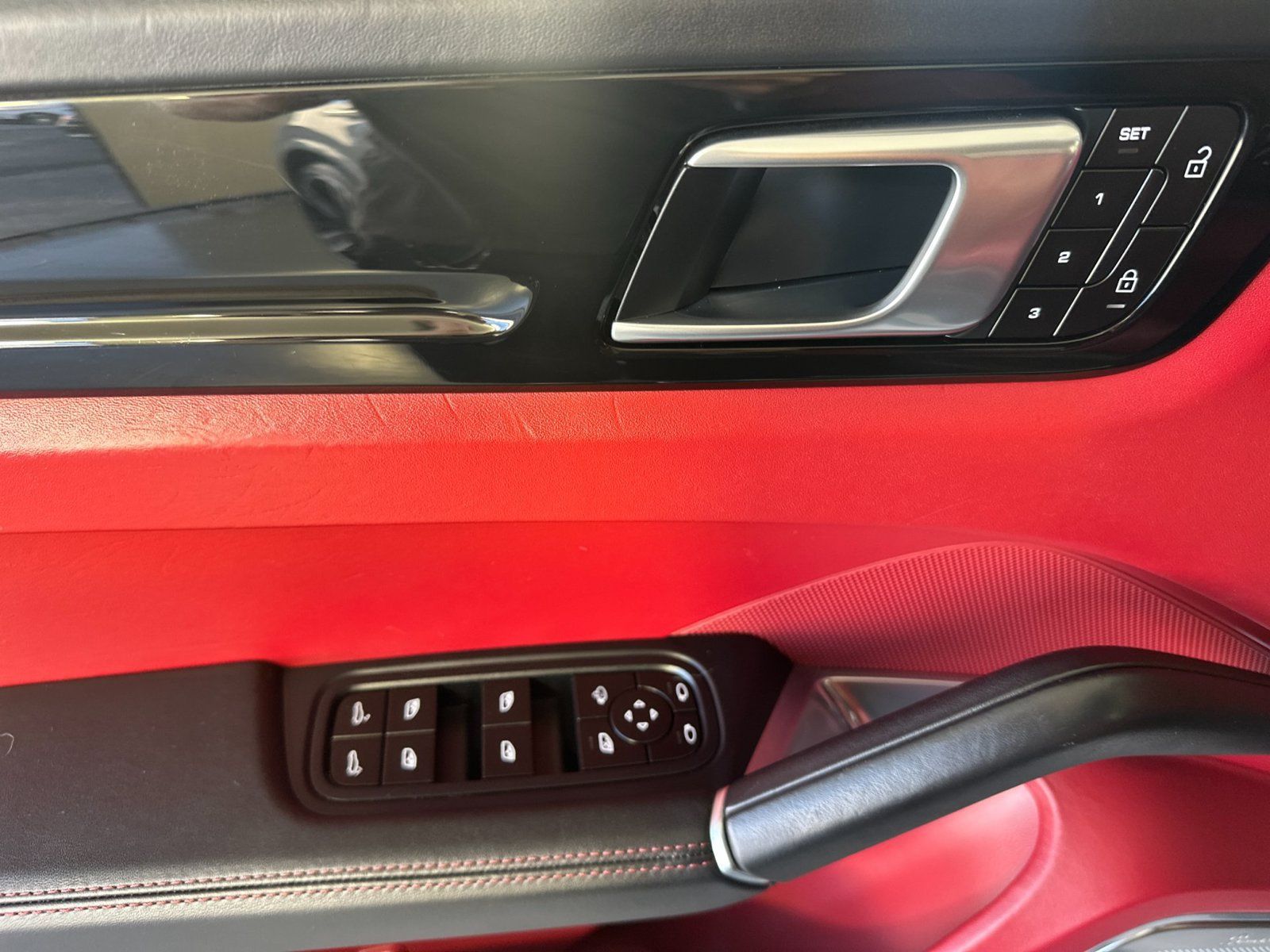 Certified 2022 Porsche Cayenne Turbo AWD/4WD image 12