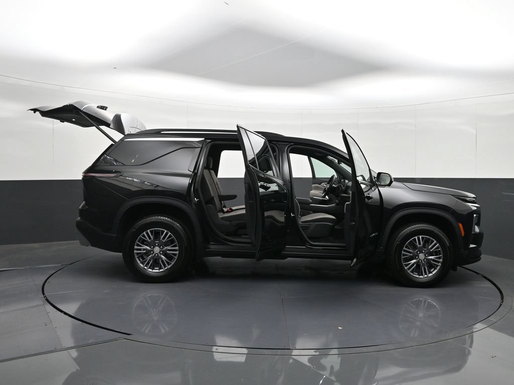 Certified 2026 Chevrolet Traverse LT w/ Driver Confidence Package FWD image 42