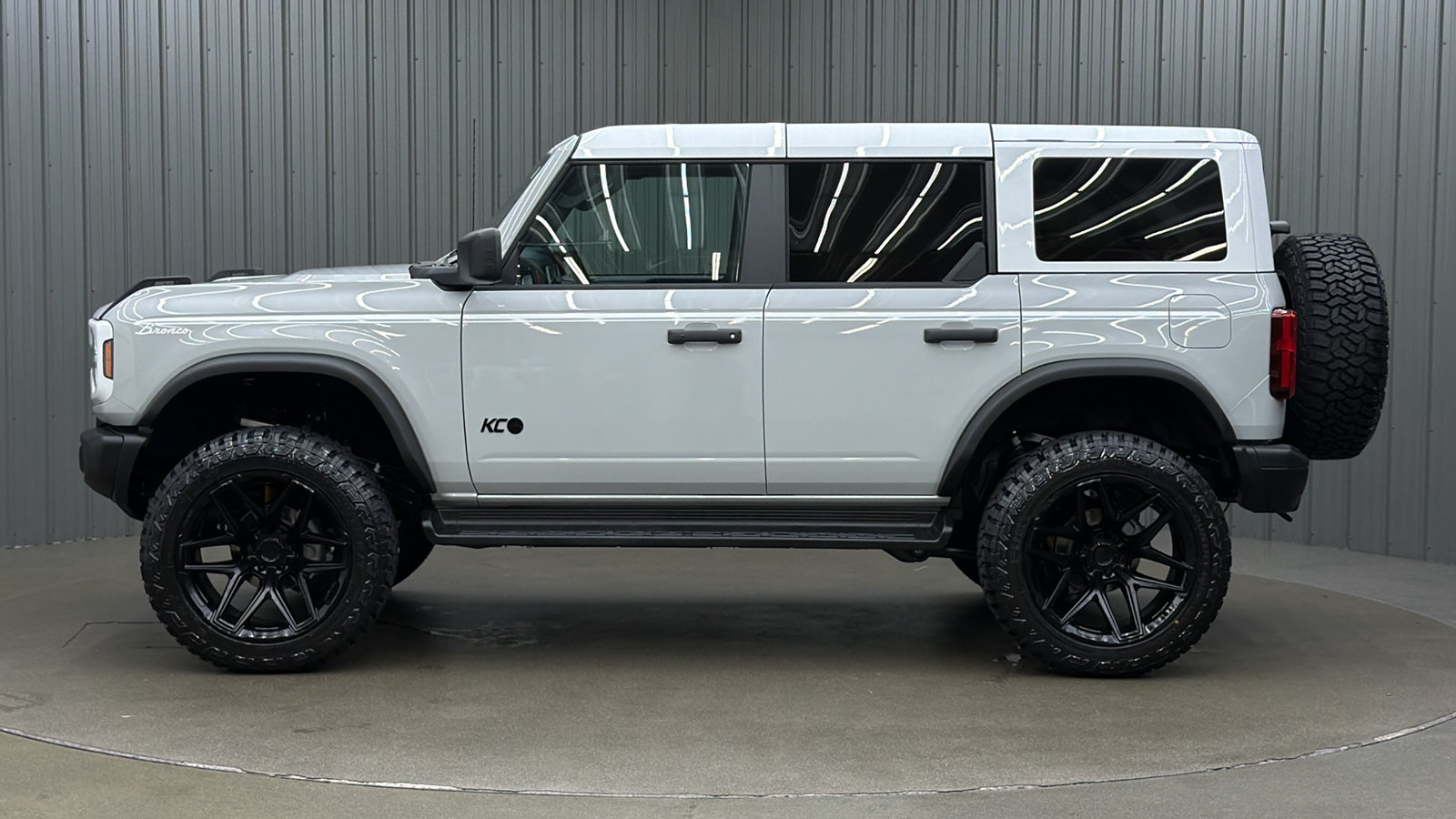 Used 2026 Ford Bronco Heritage Edition AWD/4WD image 2