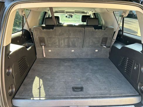 Used 2018 Chevrolet Suburban LT AWD/4WD image 18