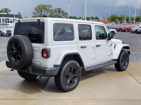 Used 2022 Jeep Wrangler Unlimited Sahara w/ Cold Weather Group AWD/4WD image 18